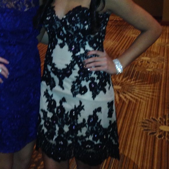 Sherri Hill Black Lace Strapless Dress- Size 2 - Picture 4 of 8